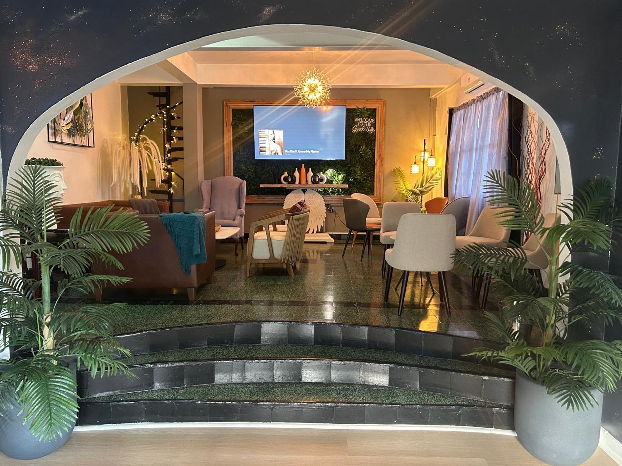 Bed and Breakfast The Royal Nest Trinidad Diego Martin Экстерьер фото