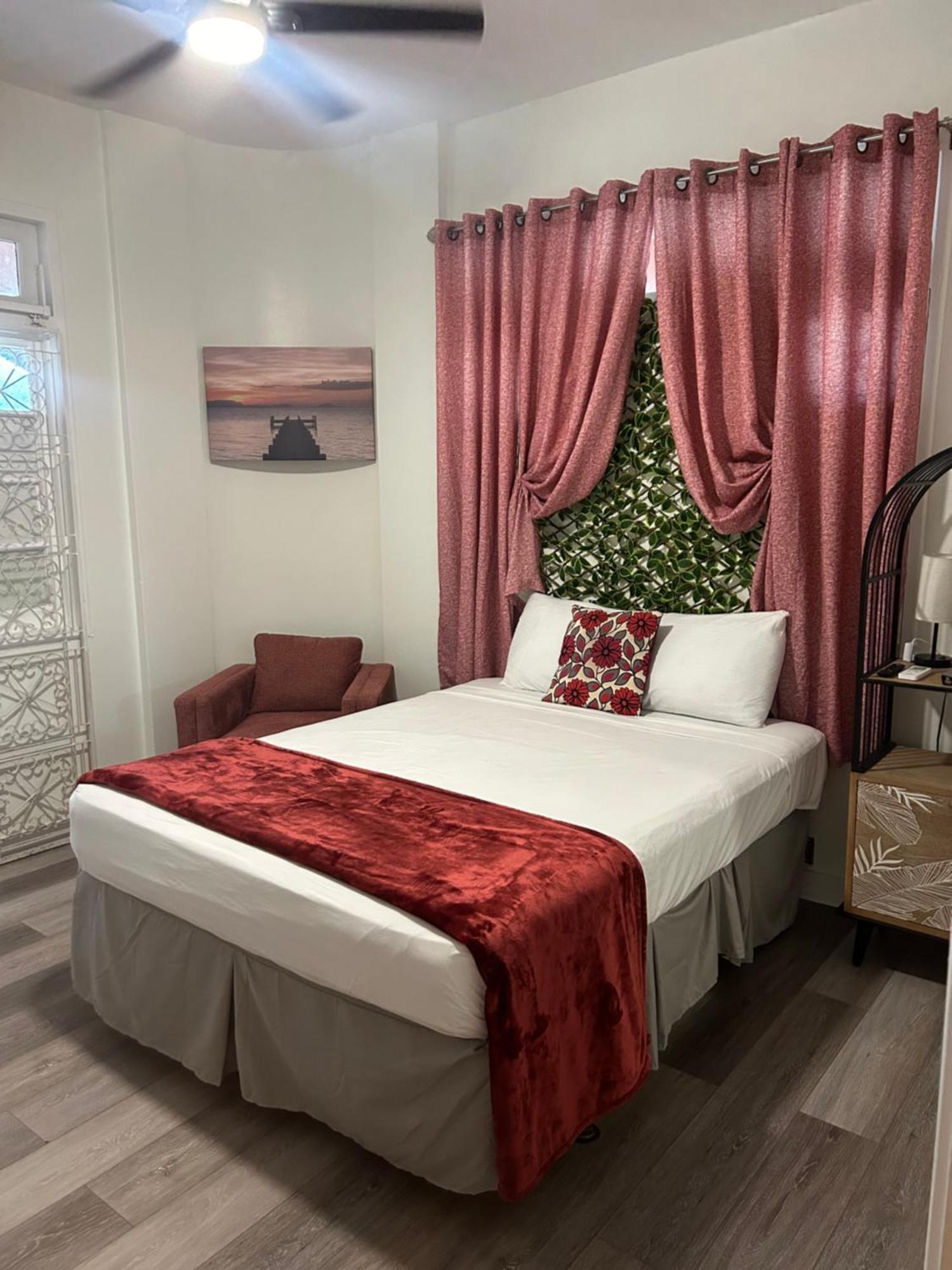 Bed and Breakfast The Royal Nest Trinidad Diego Martin Экстерьер фото